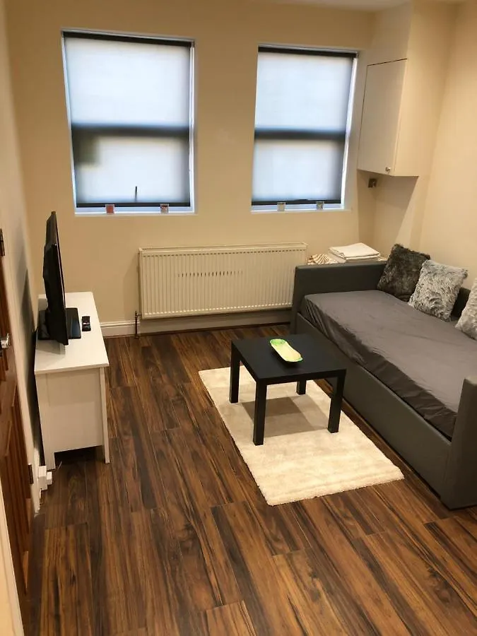Greater London Holiday Let @ Hanwell Apartment